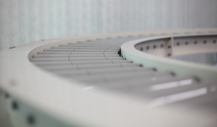 slightly unfocused curved roller conveyor